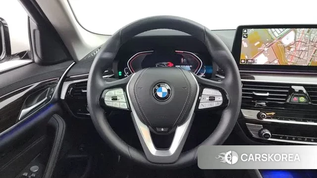 BMW 5 Series (G30) 2023 Белый из Кореи, фото 4