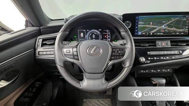 Lexus ES300h 7th generation 2023 Белый из Кореи, фото 4