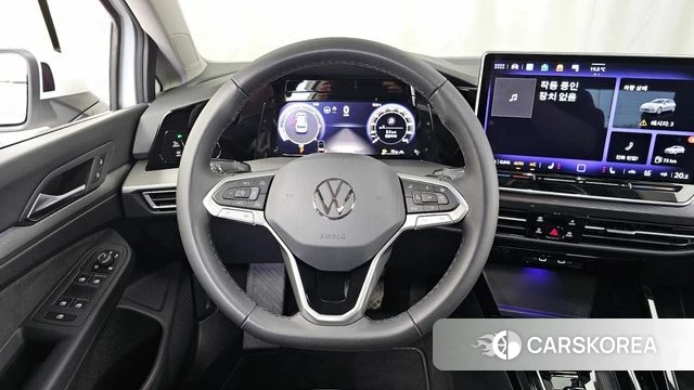 Volkswagen Golf 8th Generation 2025 Белый из Кореи, фото 4
