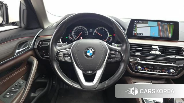 BMW 5 Series (G30) 2018 Белый из Кореи, фото 4