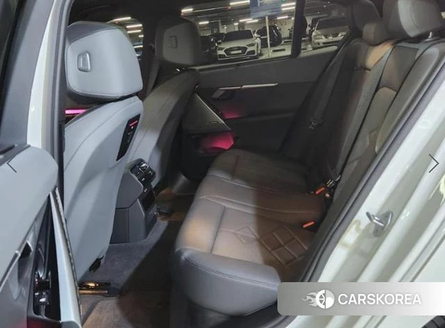 BMW 5 Series (G60) 2025 Белый из Кореи, фото 4