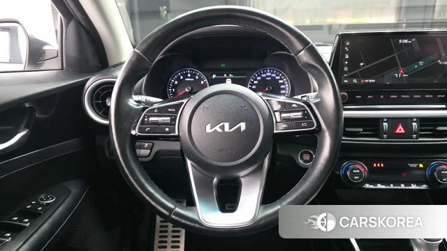 Kia The New K3 2nd generation 2023 Белый из Кореи, фото 4