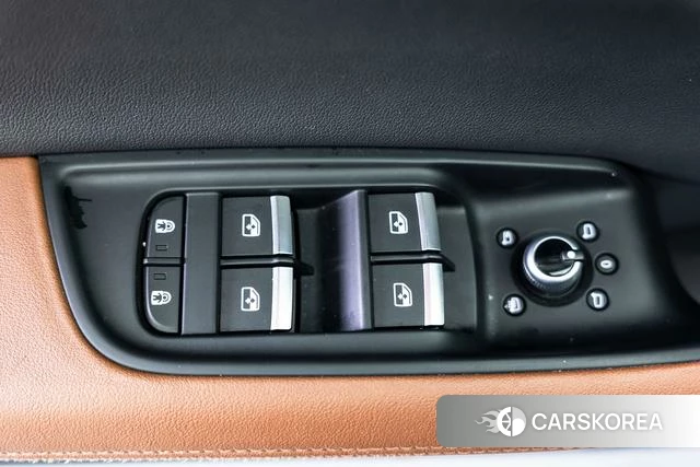 Audi Q7 2023 Черный из Китая, фото 4