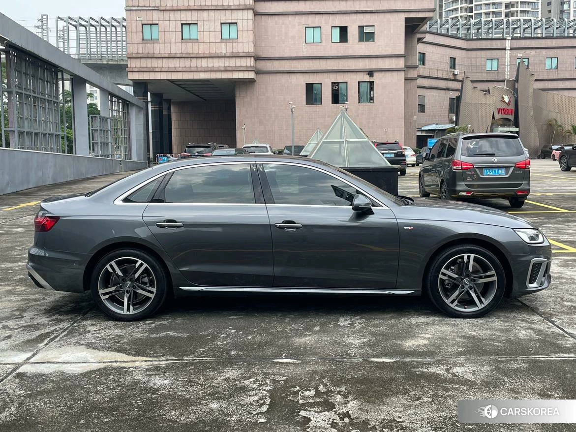 Audi A4L 2020 Серебристо-серый из Китая, фото 4