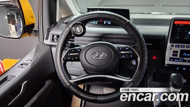 Hyundai Staria 2023 Желтый из Кореи, фото 4