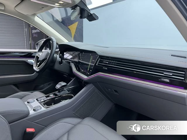 Volkswagen Touareg 2023 Черный из Китая, фото 4