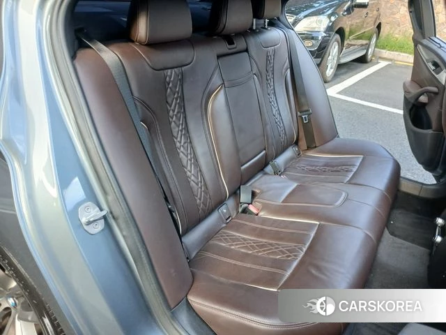 BMW 5 Series (G30) 2019 Серебристо-серый из Кореи, фото 4
