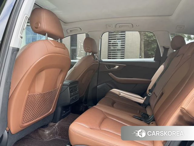 Audi Q7 2021 Черный из Китая, фото 4
