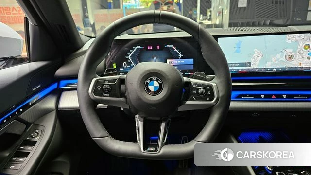 BMW 5 Series (G60) 2025 Цвет галактики из Кореи, фото 4