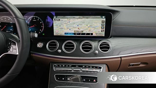 Mercedes-Benz E-Class W213 2023 Белый из Кореи, фото 4