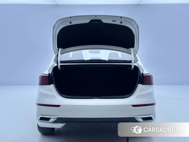 Kia K3 2023 Белый из Китая, фото 4
