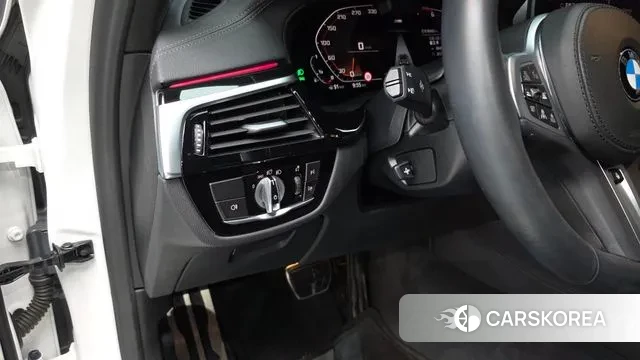 BMW 5 Series (G30) 2020 Белый из Кореи, фото 4