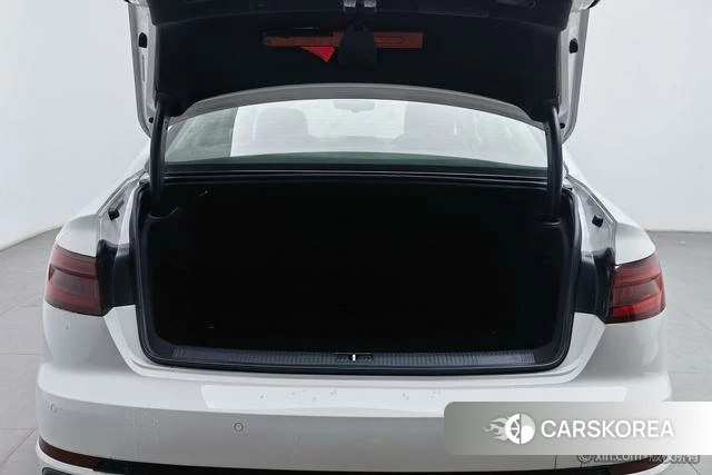 Audi A4L 2019 Белый из Китая, фото 3