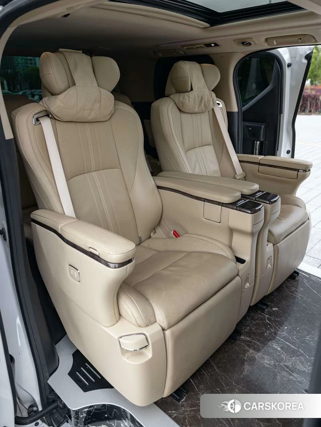 Toyota Elfa 2023 Белый из Китая, фото 4