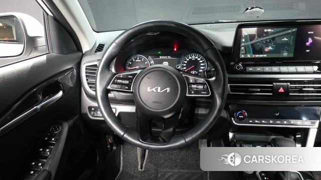 Kia Seltos 2022 Белый из Кореи, фото 4