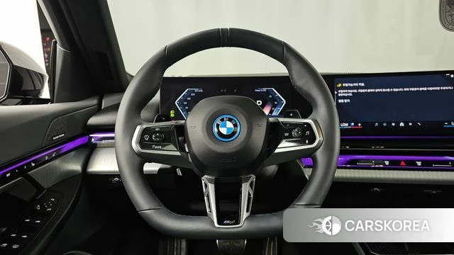 BMW 5 Series (G60) 2025 Черный из Кореи, фото 4