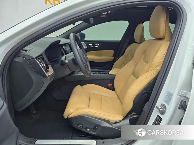 Volvo S60 3rd generation 2024 Белый из Кореи, фото 4