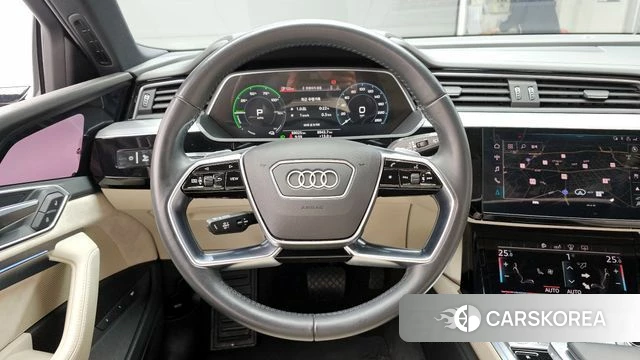 Audi e-Tron 2020 Серый из Кореи, фото 4