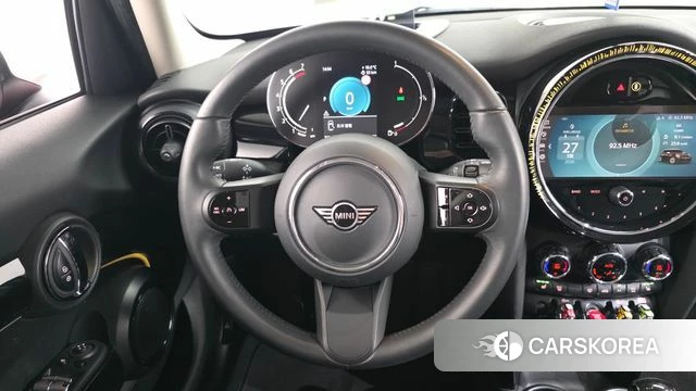 Mini Cooper 2023 Красный из Кореи, фото 4