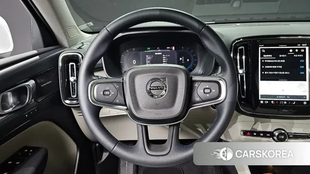 Volvo XC40 2024 Белый из Кореи, фото 4