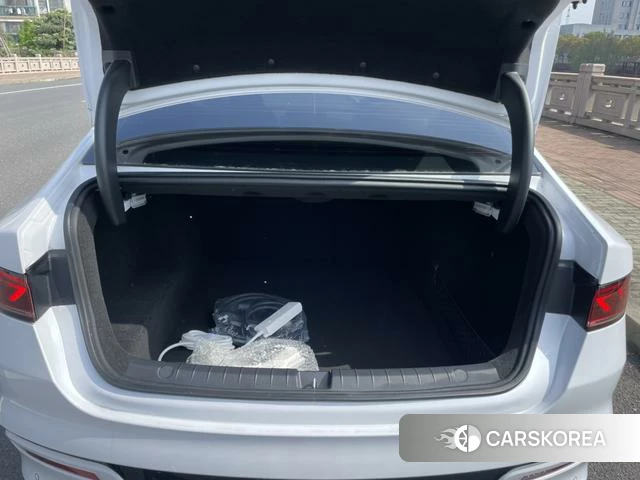 BYD Qin PLUS DM 2023 Белый из Китая, фото 4