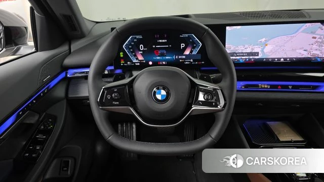 BMW 5 Series (G60) 2025 Черный из Кореи, фото 4
