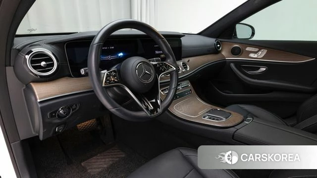 Mercedes-Benz E-Class W213 2023 Белый из Кореи, фото 4