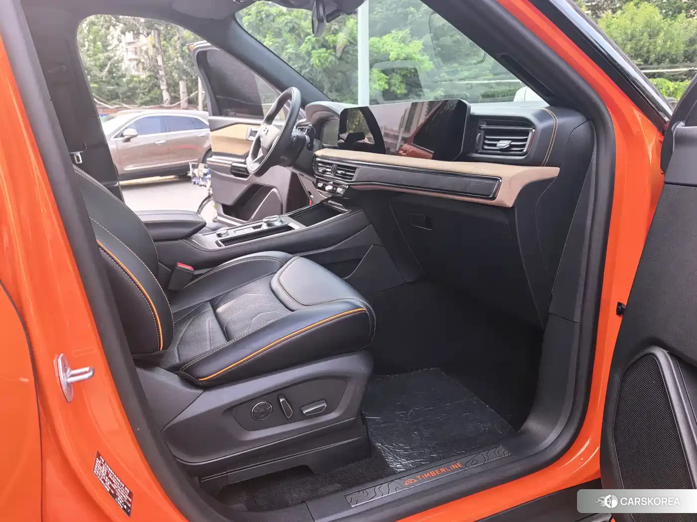 Ford Explorer 2024 Yellow/orange из Китая, фото 5
