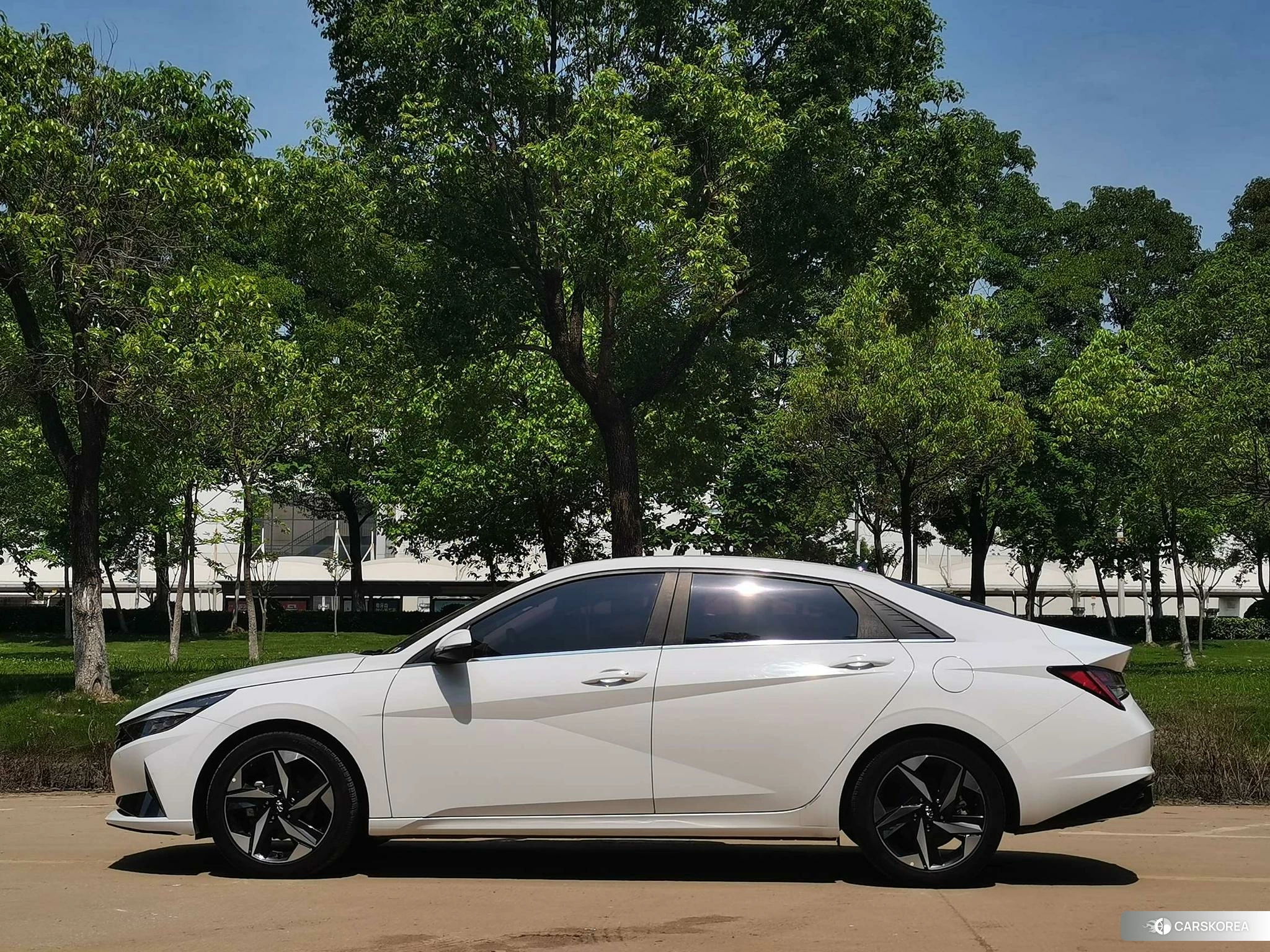 Hyundai Elantra 2022 Белый из Китая, фото 4