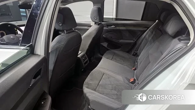 Volkswagen Golf 8th Generation 2024 Белый из Кореи, фото 4