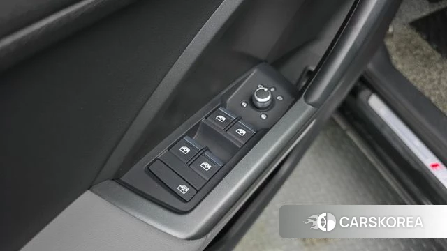 Audi Q3 (F3) 2022 Черный из Кореи, фото 4