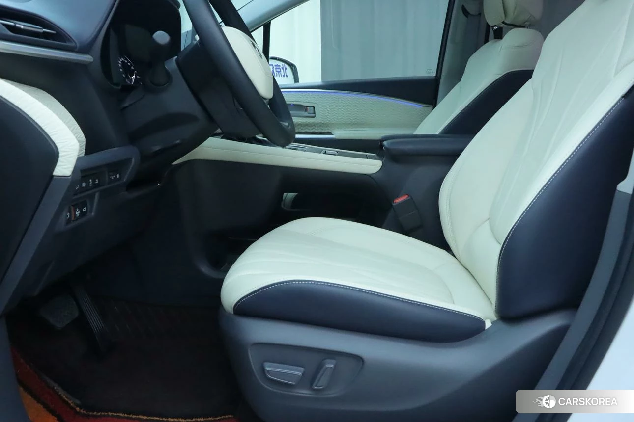 Toyota Saina 2024 Белый из Китая, фото 4