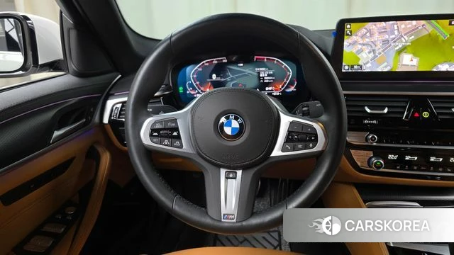 BMW 5 Series (G30) 2023 Белый из Кореи, фото 4