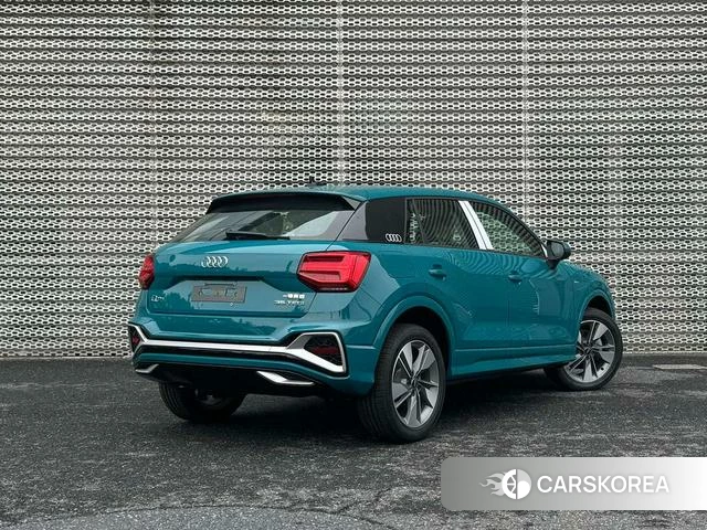 Audi Q2L 2024 Синий из Китая, фото 4