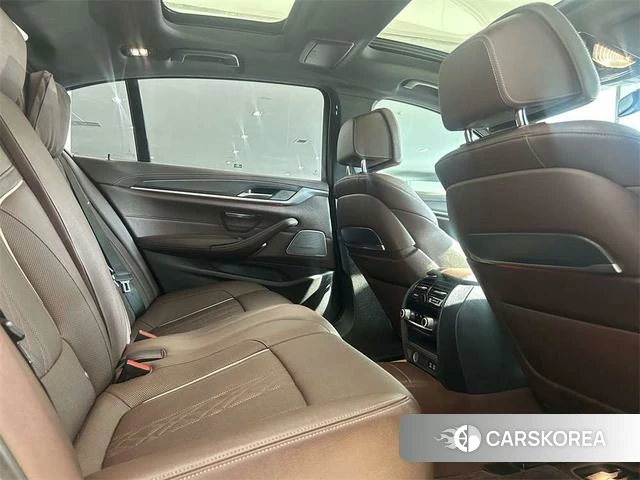 BMW 5 series 2022 Черный из Китая, фото 4