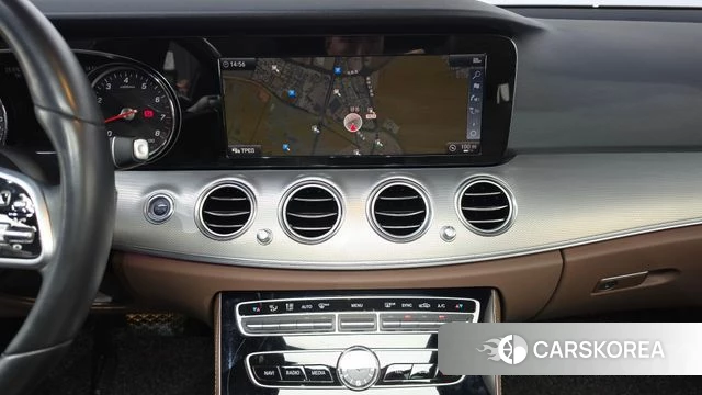 Mercedes-Benz E-Class W213 2018 Белый из Кореи, фото 4