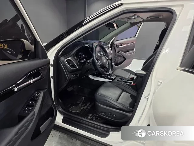 Kia Seltos 2022 Белый из Кореи, фото 4