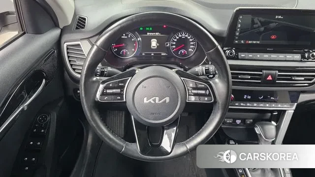 Kia Seltos 2022 Белый из Кореи, фото 4