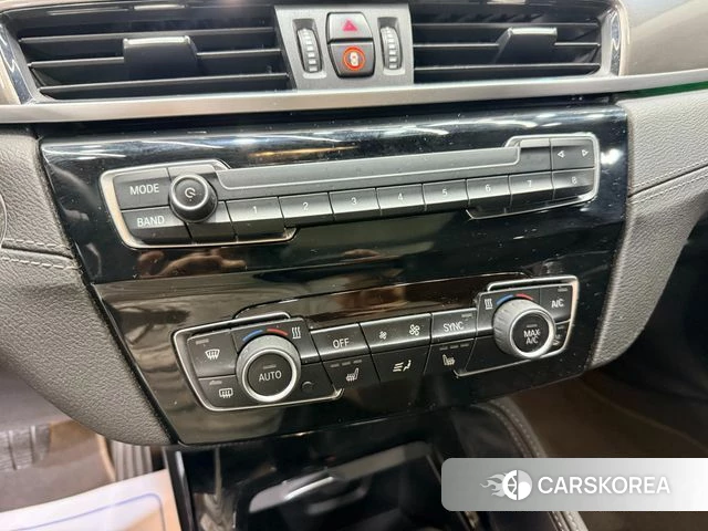 BMW X1 (F48) 2021 Черный из Кореи, фото 4