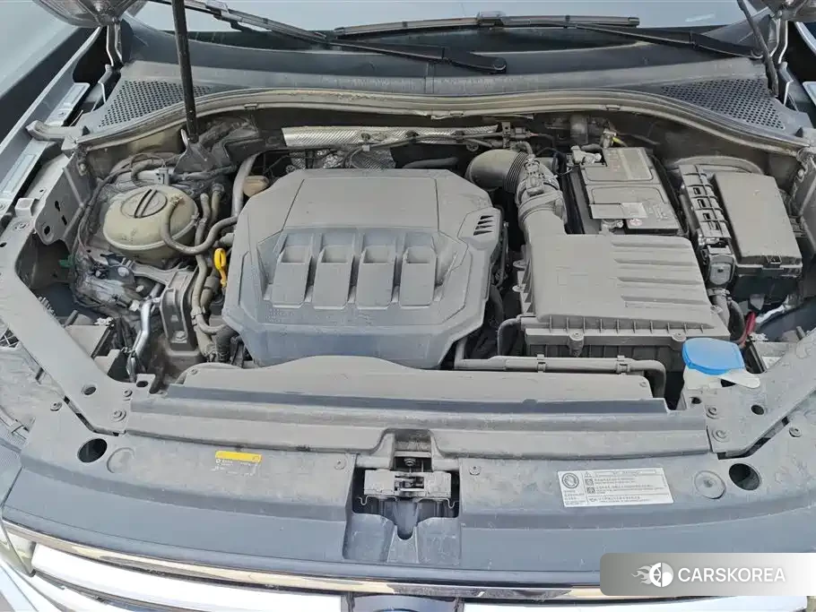 Volkswagen Tiguan L 2021 Silver/gray из Китая, фото 4