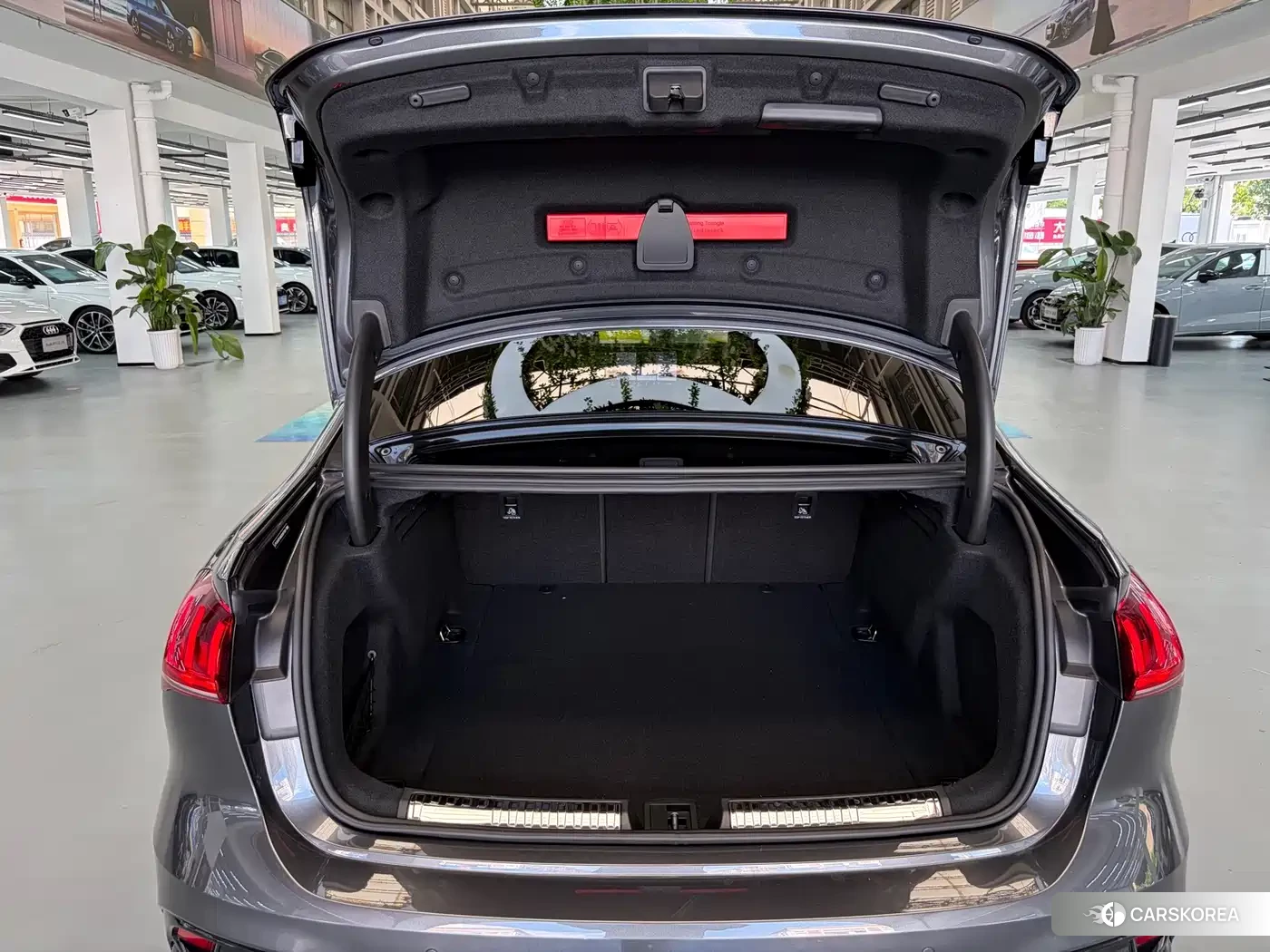 Audi A5L 2025 Silver/gray из Китая, фото 4