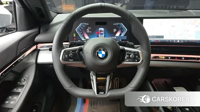 BMW 5 Series (G60) 2025 Светло-серебряный цвет из Кореи, фото 4