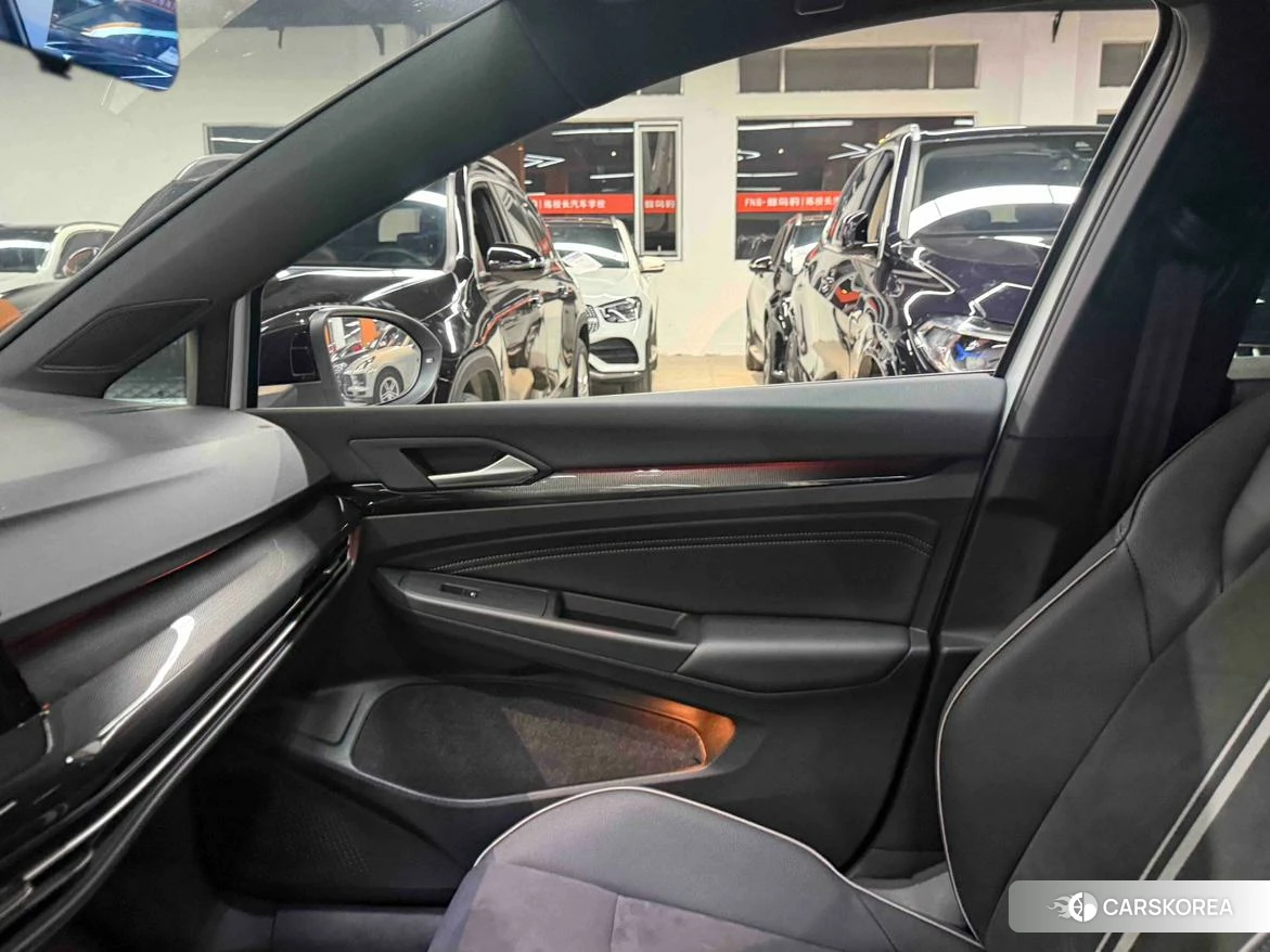 Volkswagen Golf 2023 Белый из Китая, фото 4