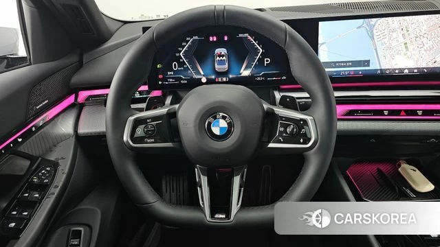 BMW 5 Series (G60) 2025 Серебристо-серый из Кореи, фото 4