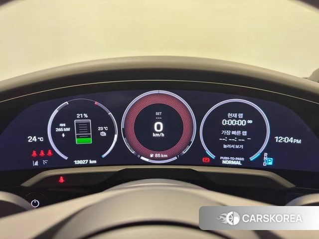 Porsche Taycan 2024 Серебристо-серый из Кореи, фото 4