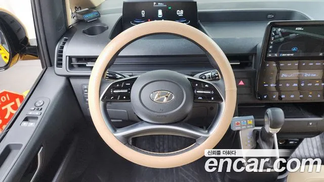 Hyundai Staria 2023 Желтый из Кореи, фото 4