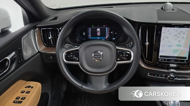 Volvo XC60 second Generation 2022 Белый из Кореи, фото 4
