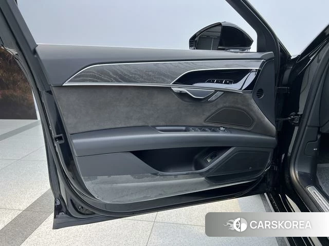 Audi A8 2021 Черный из Китая, фото 4