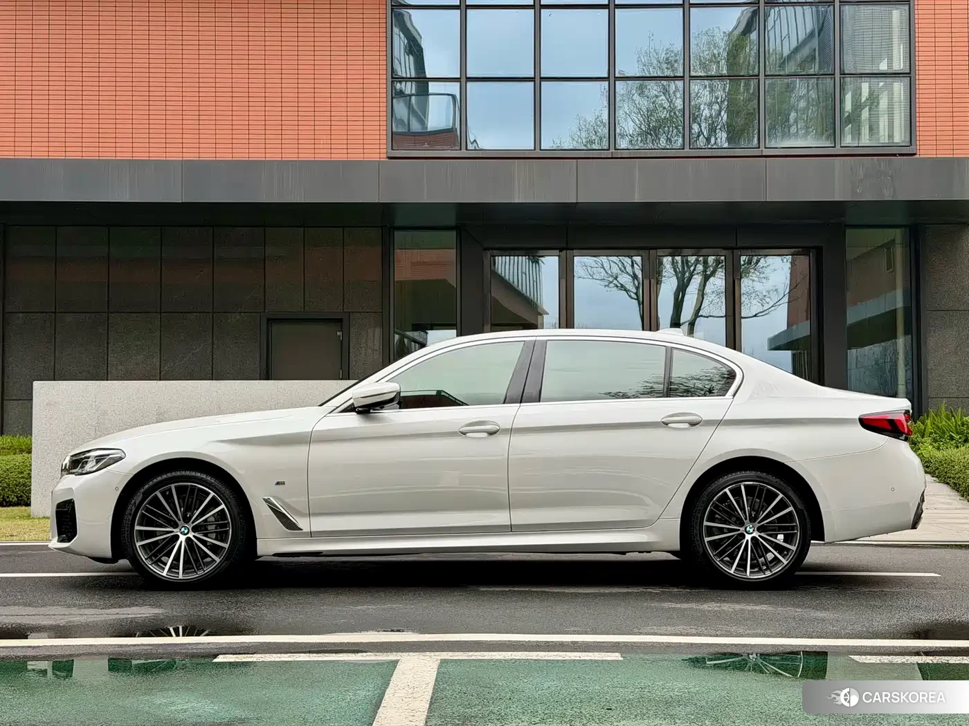 BMW 5 series 2021 Белый из Китая, фото 4
