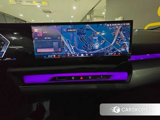 BMW 5 Series (G60) 2025 Цвет галактики из Кореи, фото 4